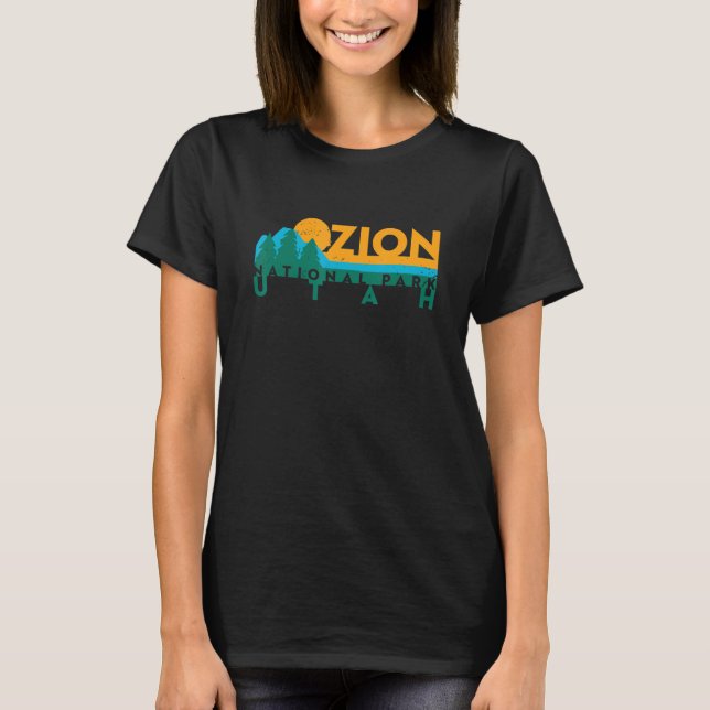 Zion National Park Sunny Mountain Treeline T-Shirt (Vorderseite)