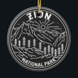 Zion National Park Utah Vintag Monoline Keramik Ornament<br><div class="desc">Zion National Park Monoline Design. Der Park ist ein Naturschutzgebiet im Südwesten Utah,  das sich durch die steilen roten Felsen des Zion Canyon auszeichnet.</div>
