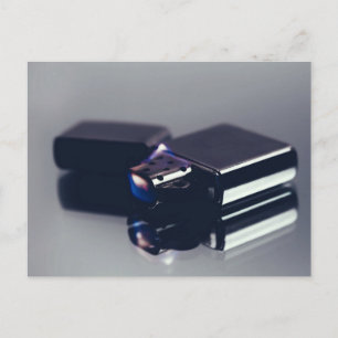 Zippo-Feuerzeug. Fine Art Postkarte