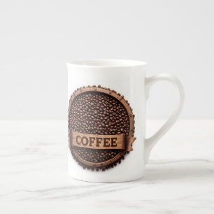 Zirkuläre Anordnung der Kaffeebohnen Prozellantasse