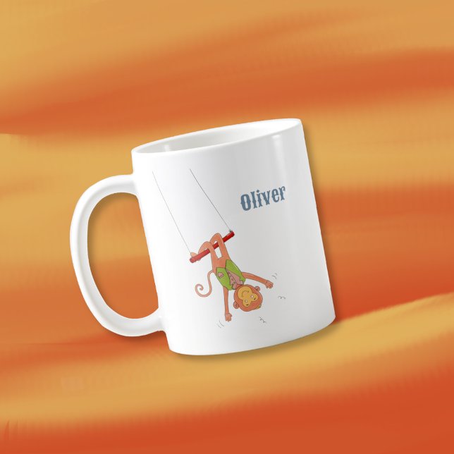 Zirkus-Affen-Akrobat-Kind Personalisierter Becher Kaffeetasse (Circus cartoon monkey on a trapeze kid cocoa mug with name .)