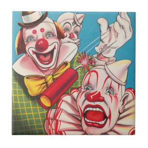 Zirkusposter mit Clown-Gesichtern und Feuerriss Fliese