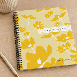 Zitat im Fokus auf das gute Blumenmuster-Notebook Notizbuch