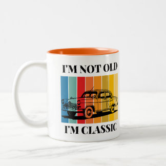 Zitat im nicht alt im klassischen Auto Zweifarbige Tasse