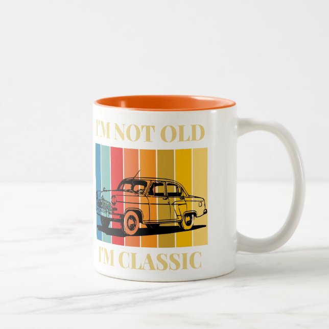Zitat im nicht alt im klassischen Auto Zweifarbige Tasse (Rechts)