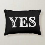 Zitat - JA NEIN in Schwarz und Weiß Dekokissen<br><div class="desc">Das Leben kann so viel einfacher sein,  wenn man das Schicksal lasse zu entscheiden.

Es ist einfach,  es in die Luft zu werfen und zu sehen,  auf welcher Seite es landet!</div>