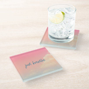 Zitat NUR BREATHE Pastell Pink Blue Sky Moderne Glasuntersetzer