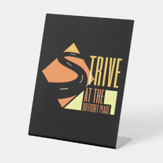 Zitat "Streben an den schwierigen Ort" Sockelschild