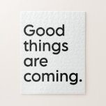 Zitat zur Inspiration | Schwarz und Weiß Puzzle<br><div class="desc">Gute Dinge kommen. Inspirationsfördernde Positivität Zitat in minimalistischer Schwarz-Weiß-Typografie.</div>