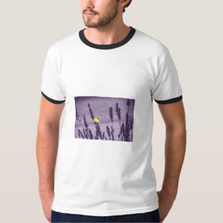 Zitronenfalter auf einem lila Lavendelfeld T-Shirt