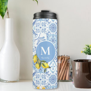 Zitronenfruchtmonogramm, blaue Kachel Thermosbecher