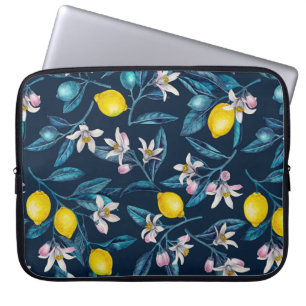 Zitronenzweige mit Blüten und blauen Früchten Laptopschutzhülle