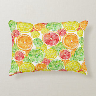 Zitrusfrüchte: lebendiger, dreistöckiger Aquarellt Dekokissen