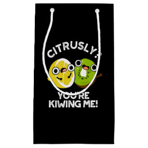 Zitrusfrüchtige Kiwiing Me Funny Fruit Pun Dark BG Kleine Geschenktüte
