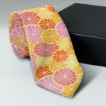 Zitrusscheiben - farbenfrohe Hauptpresse Krawatte<br><div class="desc">Weiße Zitrusfrüchte in den Farben Rosa,  Korallen,  Orange und rubinrote Grapefruits. Die handgezeichneten Zitrusscheiben enthalten eine Aquarelltextur für einen saftigen Zusatz.</div>