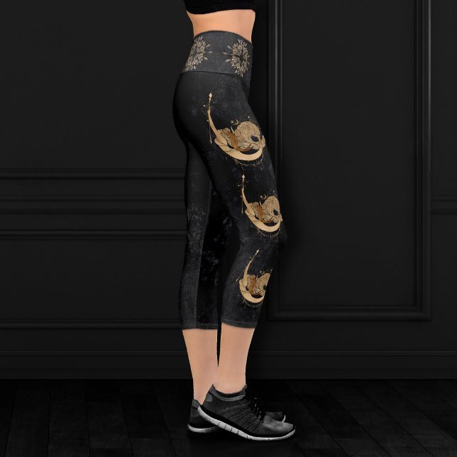 Zodiac Goddess | Cosmic Gold Capricorn Astrologie Capri Leggings (Von Creator hochgeladen)