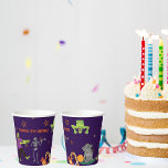 Zombie Birthday Kids Party Pappbecher<br><div class="desc">Mit diesem lebendigen und farbenfrohen Design mit Zombies,  Mumien,  Friedhöfen,  Süßigkeiten und vielem mehr verwandeln Sie Ihren Geburtstag in ein unvergessliches Fest für Sie und Ihre Gäste. Personalisieren Sie es einfach mit Ihren Daten,  und Sie sind bereit zu gehen. Genießen Sie Ihre Geburtstagsfeier</div>