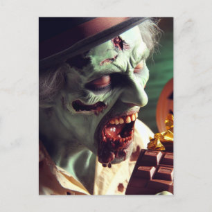 Zombie Eating Halloween Chocolate Postkarte