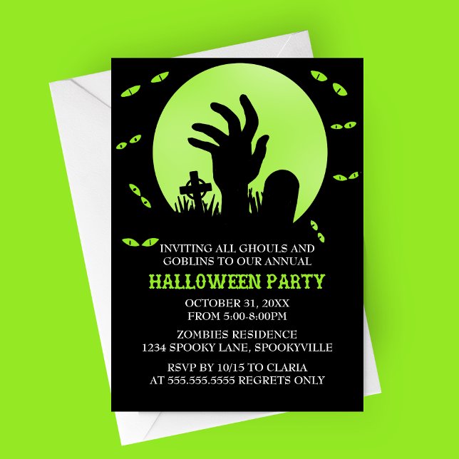 Zombie Halloween-Party Einladung (Green Zombie Spooky Halloween Party Invitation | Graveyard with Haunted Eyes and Full Moon)