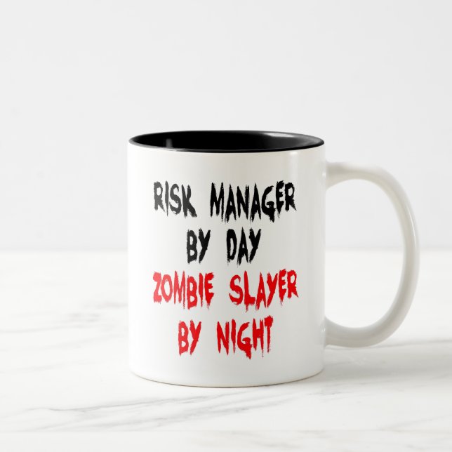 Zombie Slayer Risk Manager Zweifarbige Tasse (Rechts)