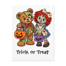 Zombie-Teddybär und Raggedy Ann beim Trick-or-Trea