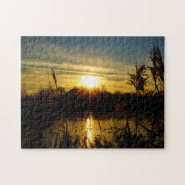 Zonsondergang bij een meertje met rietpluimen. puzzle