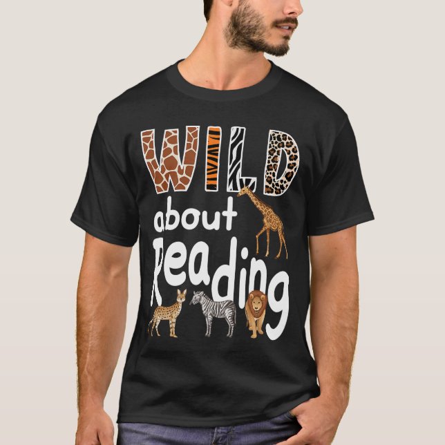 Zoo Animals Wild About Reading Books Reader Lover  T-Shirt (Vorderseite)