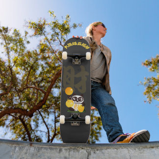 zornig Gesicht Panda Gott des Glücks Skateboard