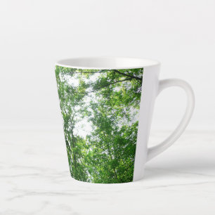 Zu den Sommerbäumen aufblicken Milchtasse