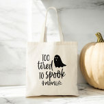 Zu müde, um die Mama Leben lustiges Halloween zu s Tragetasche<br><div class="desc">Mit unserem "Zu müde, um zu sprechen, Mama Leben" ein lustiges Halloween-Taschen mit einem Hauch Spaß! Diese Tasche bietet eine spielerische, spoky-thematische Grafik und eine witzige Phrase in der modernen Typografie, ideal für geschäftige Mütter, die eine Touch feierlichen Vergnügens Liebe. Es ist aus langlebigen Materialien gefertigt und bietet ausreichend Platz...</div>