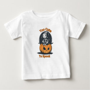Zu niedlich, um zu kochen. Baby Halloween. Baby T-shirt