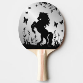 Züchtung des schwarzen Stallion/des Pferds auf Tischtennis Schläger