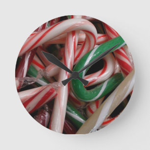 Zuckerstangen Weihnachtsfeiertage Weiß Grün und Ro Runde Wanduhr