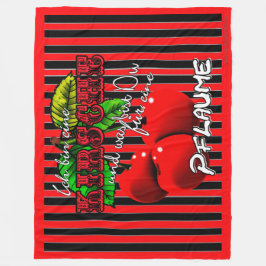 Zuckersüße rote Kirschen mit witzigen Spruch Fleecedecke