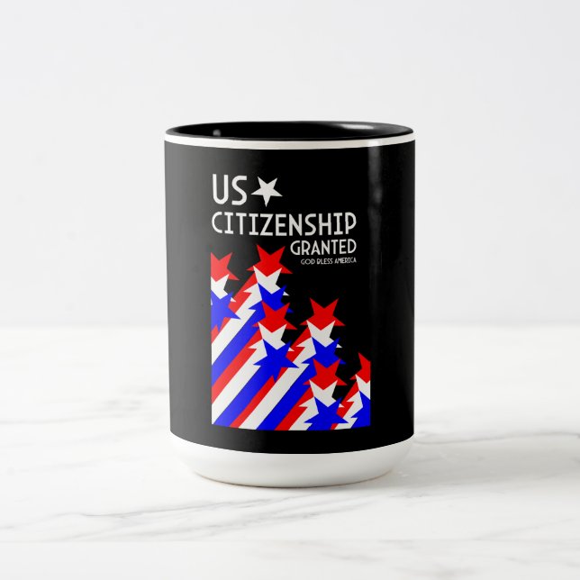 Zuerkennung der US-Staatsbürgerschaft Zweifarbige Tasse (Mittel)