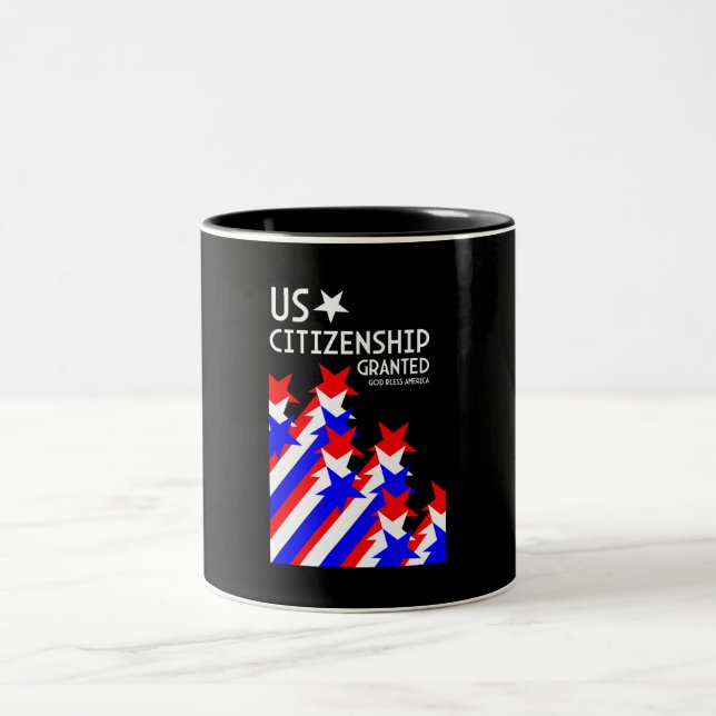 Zuerkennung der US-Staatsbürgerschaft Zweifarbige Tasse (Mittel)