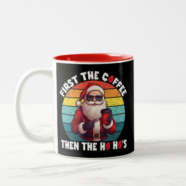 Zuerst der Kaffee dann der Weihnachtsmann der Ho H Zweifarbige Tasse (Links)