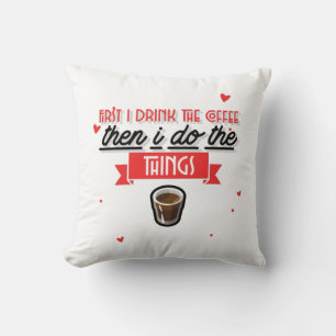 Zuerst trinke ich den Kaffee Kissen
