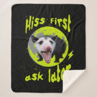 Zuerst zischen, dann fragen Lustiger Opossum-Humor