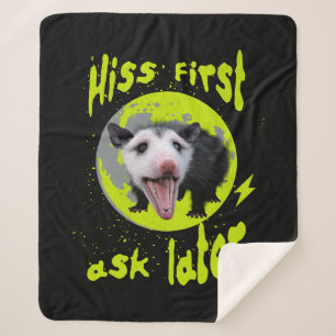 Zuerst zischen, dann fragen Lustiger Opossum-Humor Sherpadecke