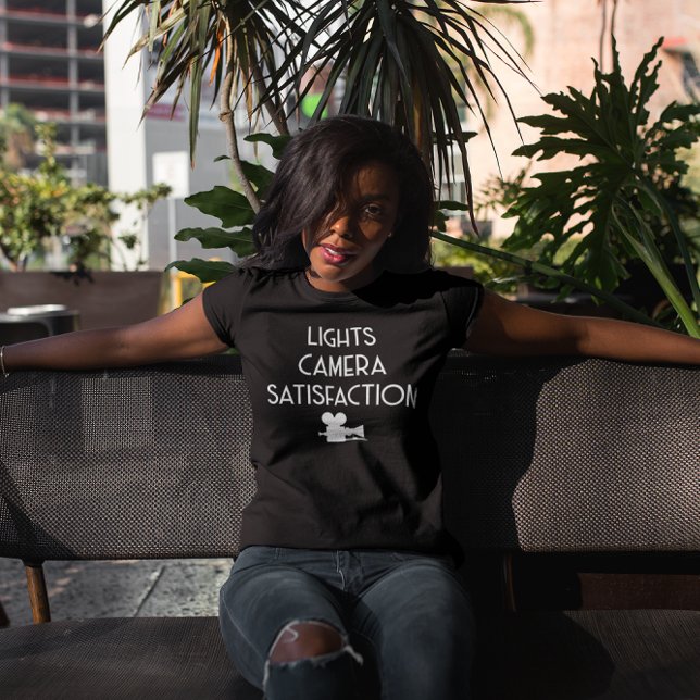 Zufriedenheit der Lichtkamera - Klassischer Film T-Shirt (Von Creator hochgeladen)