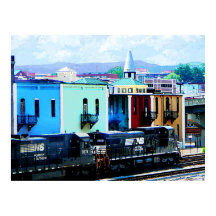 Zug, der von zwei Lokomotiven Roanoke VA gezogen w