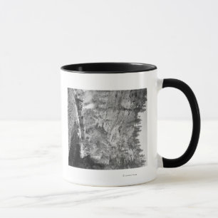 Zug-Durchläufe durch Elch-Schlucht nahe Tasse