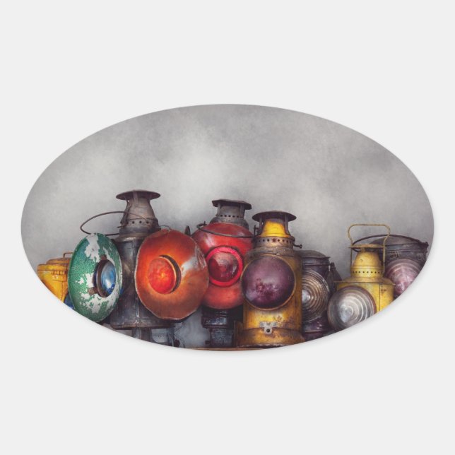 Zug - Eine Sammlung von Laternen auf der Schiene Ovaler Aufkleber (Vorderseite)