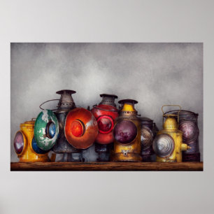 Zug - Eine Sammlung von Laternen auf der Schiene Poster