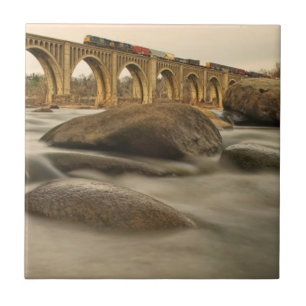 Zug über James River Fliese