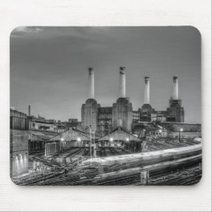 Zugdurchlauf Battersea Power-Station, London Mousepad
