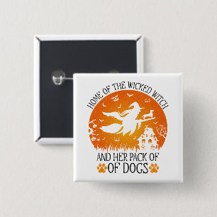 Zuhause der Wicken Hexe und ihre Hundepackung Cool Button