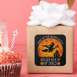 Zuhause der Wicken Hexe und ihre Hundepackung Cool Quadratischer Aufkleber