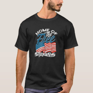 Zuhause des Freien wegen des tapferen Amerikaners T-Shirt